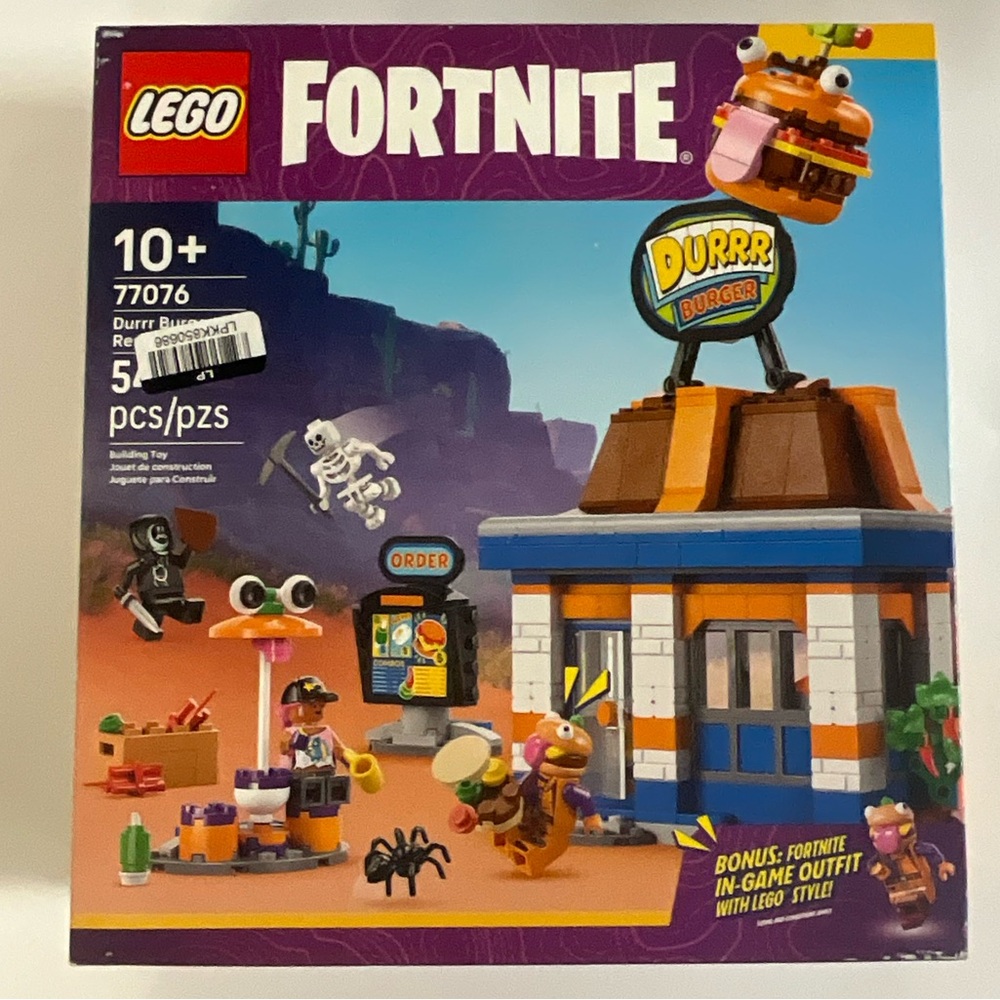 NEW Lego FORTNITE Durrr Burger Restaurant 77076 Bonus In-Game Outfit Minifig NEW